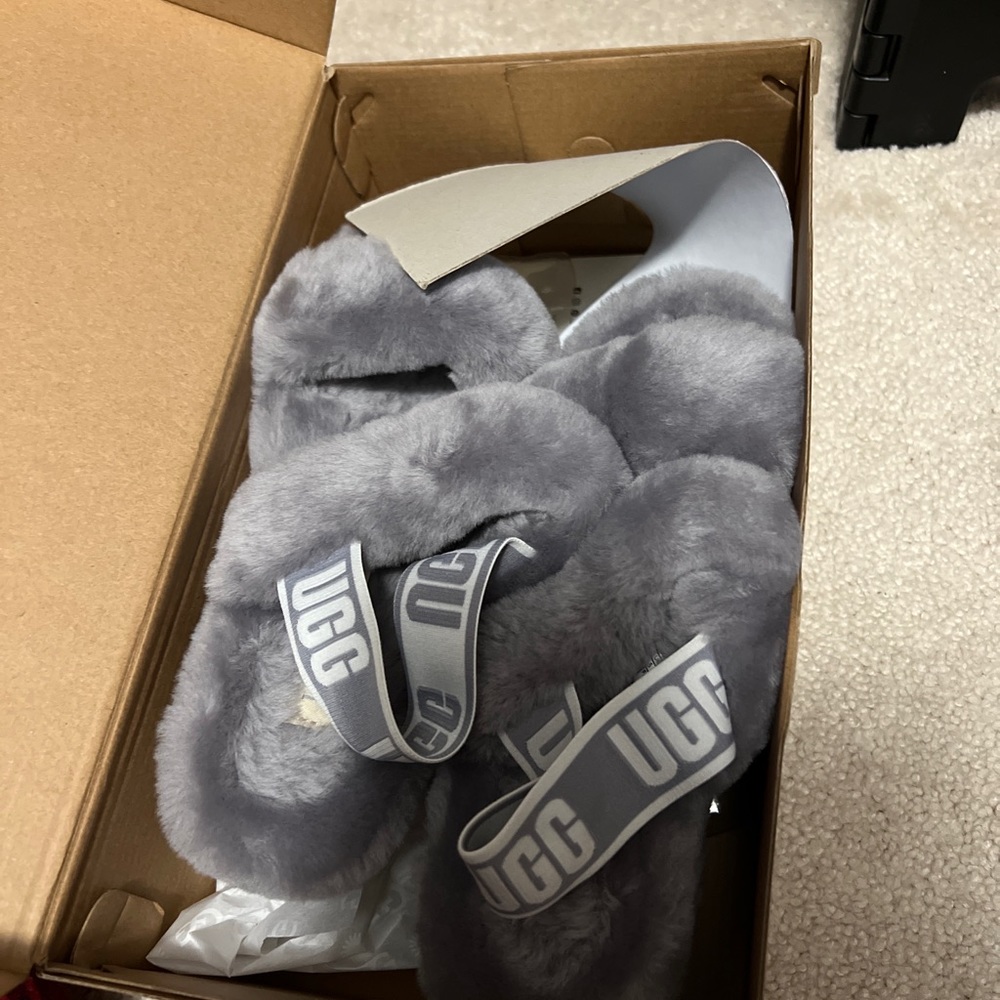 BRAND NEW UGGS OH YEAH SLIDES